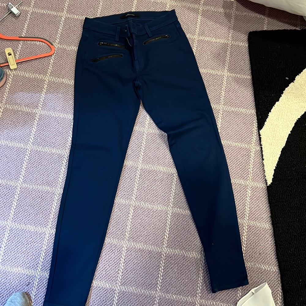 Lightly worn J Beand jeans with zipper decal size 27